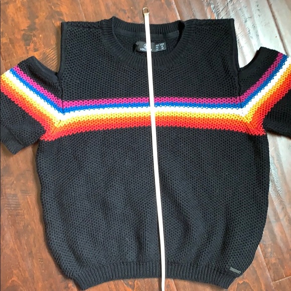 Black knitted short sleeve with shoulder cutouts - Picture 7 of 7